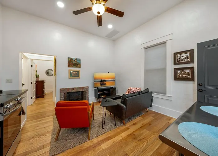 Holiday home Charming And Cozy, 1 Bedroom 1 Ba , Historic Duplex *