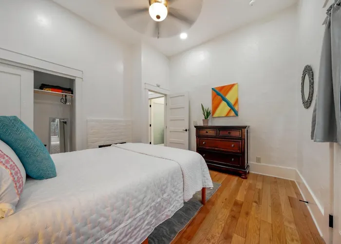 Holiday home Charming And Cozy, 1 Bedroom 1 Ba , Historic Duplex *