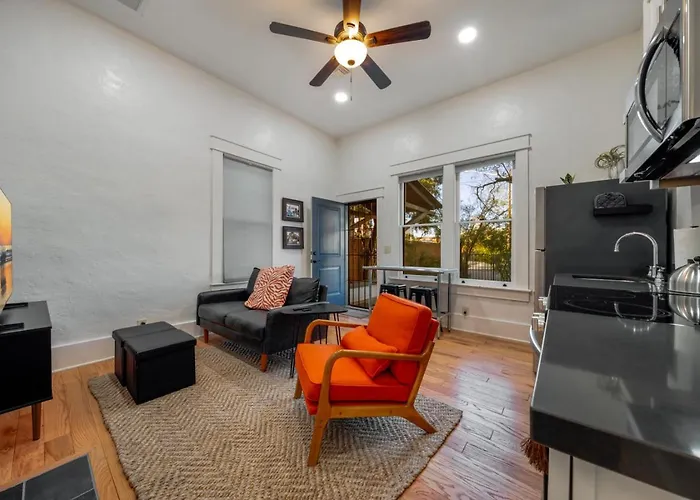 Holiday home Charming And Cozy, 1 Bedroom 1 Ba , Historic Duplex Tucson