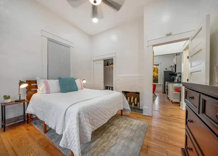 Holiday home Charming And Cozy, 1 Bedroom 1 Ba , Historic Duplex *