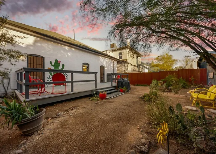Charming And Cozy, 1 Bedroom 1 Ba , Historic Duplex